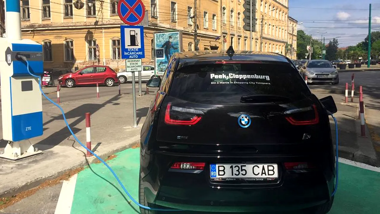 FOTO Staţie de încărcare pentru maşini electrice, pe domeniul public din Timişoara
