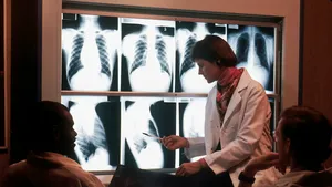 Asociere între un gigant tehnologic şi compania Bayer. Va fi creat un nou produs de inteligenţă artificială pentru radiologi