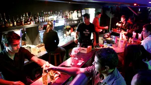 Razie în barurile din Bucureşti: Poliţia a dat amenzi de aproape 100.000 de lei