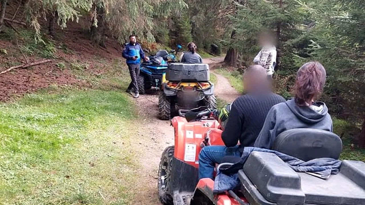 Turişti amendaţi pentru că au intrat cu ATV-urile în zona protejată a Parcului Piatra Craiului
