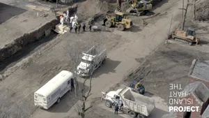 Înmormântări în masă, într-un oraş copleşit de numărul deceselor COVID-19. Detaliile oferite, sub anonimat, de angajaţi ai serviciilor funerare | VIDEO