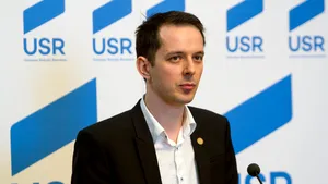 Tensiuni în USR. Unul dintre candidaţii la conducerea partidului s-a retras din cursă: Sistemul de vot care pregăteşte Congresul în filiale, aplicat neunitar