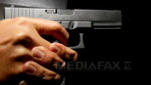 Un copil de 13 de ani, rănit uşor după ce un bucureştean a tras în altul cu un pistol cu bile