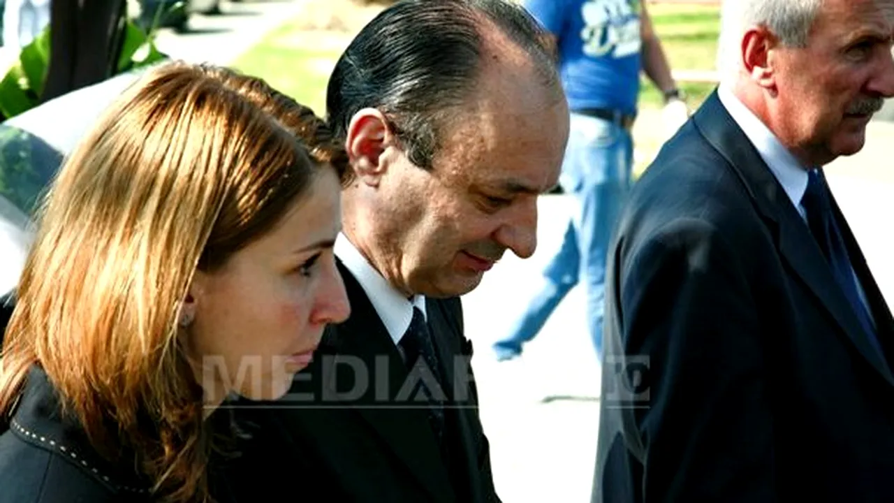 Fiul lui Ioan Avram Mureşan a fost înmormântat la Baia Mare. Fostul ministru al Agriculturii a avut permisiunea să părăsească închisoarea şi s-a întors în detenţie la ora 22.00