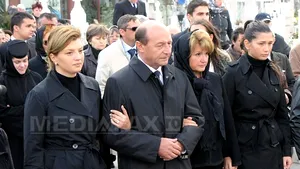 Traian Băsescu, la parastasul de un an al mamei sale, de la Cimitirul Central din Constanţa