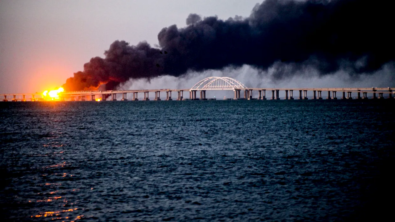 Rusia va repara Podul din Crimeea până în iulie 2023 după daunele provocate de explozie  
