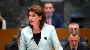 Guvernul sloven obţine votul de încredere al Parlamentului