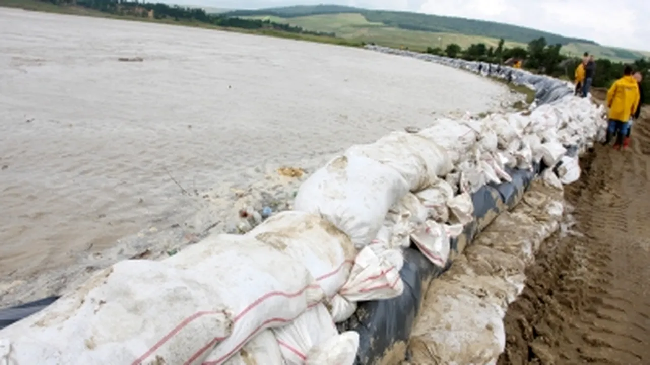 Ajutoarele pentru populaţia sinistrată au ajuns în 19 localităţi sucevene