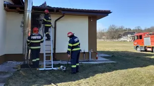 S-a dat alarma de incendiu la o şcoală din Vrancea. Zeci de elevi au fost evacuaţi