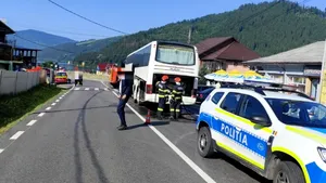 Neamț: Incendiu la un autocar plin cu pasageri sârbi. Toate persoanele s-au autoevacuat