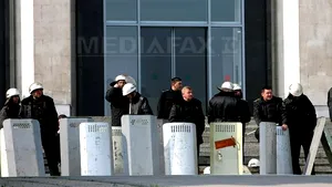 Scut de apărare la Parlamentul din Chişinău. Peste 1.000 de veterani ai războaielor din Transnistria şi Afganistan, mobilizaţi în caz de tulburări