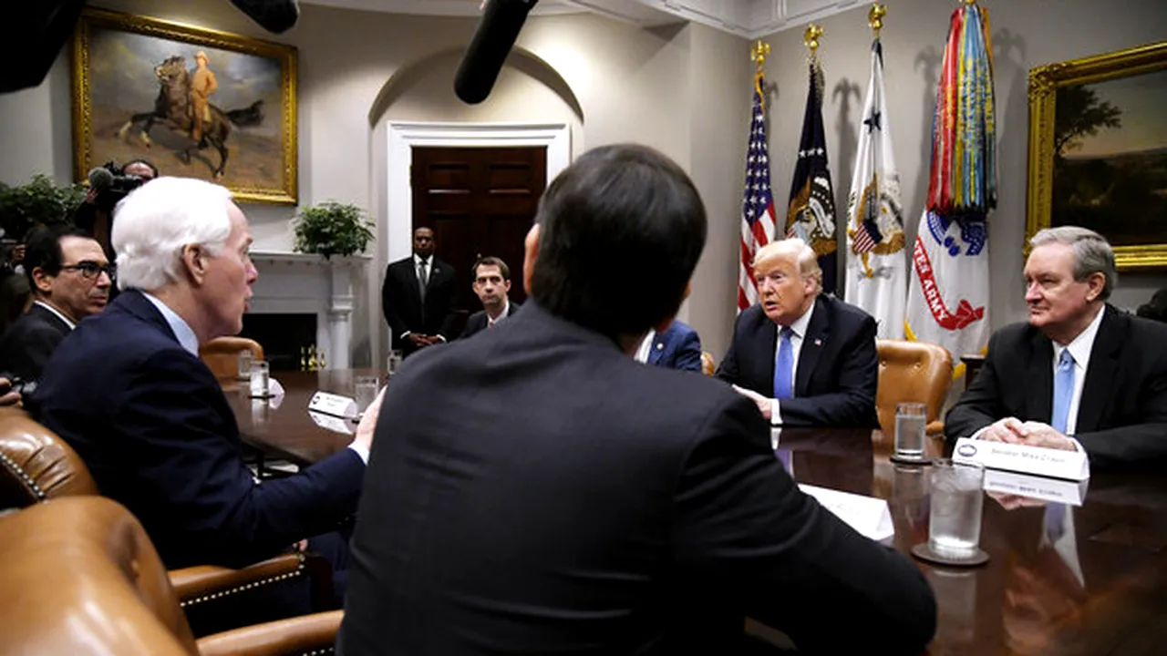 Donald Trump afirmă că ar prefera menţinerea în funcţie pe adjunctul procurorului general Rod Rosenstein