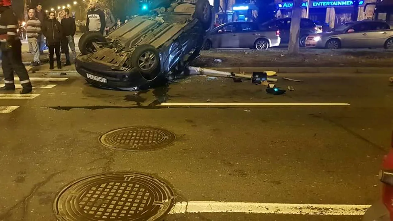 Trafic restricţionat pe Calea 13 Septembrie din Capitală, după ce două maşini s-au ciocnit