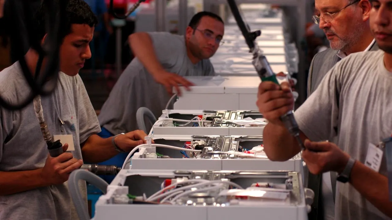 Un mare producător de electrocasnice cumpără o fabrică din România care producea componente pentru Samsung 
