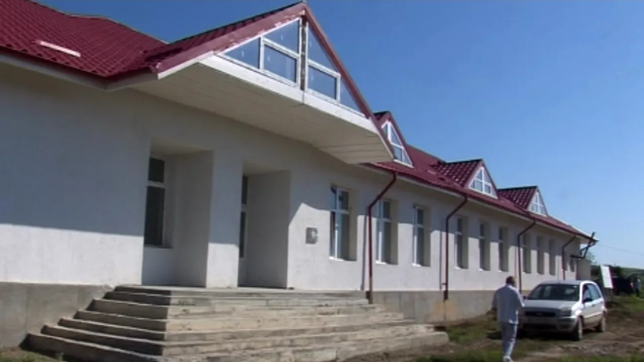 Trei zile până la ŞCOALĂ | Un record negativ de viteză: O şcoală construită timp de 12 ani nu e gata/ Datele obţinute arată situaţia pregătirilor din câteva judeţe, pentru noul an şcolar 