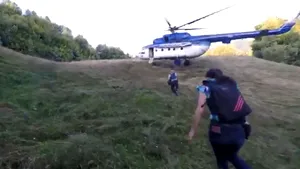 Cazul de sclavie din Maramureş. Una dintre persoanele arestate în cazul tinerilor germani legaţi şi înhămaţi la căruţă, pusă în libertate