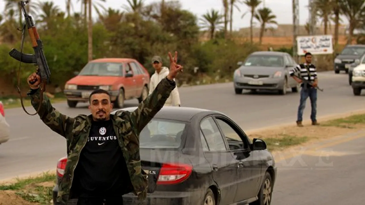 Rebelii au prelungit cu o săptămână ultimatumul adresat susţinătorilor lui Muammar Kadhafi