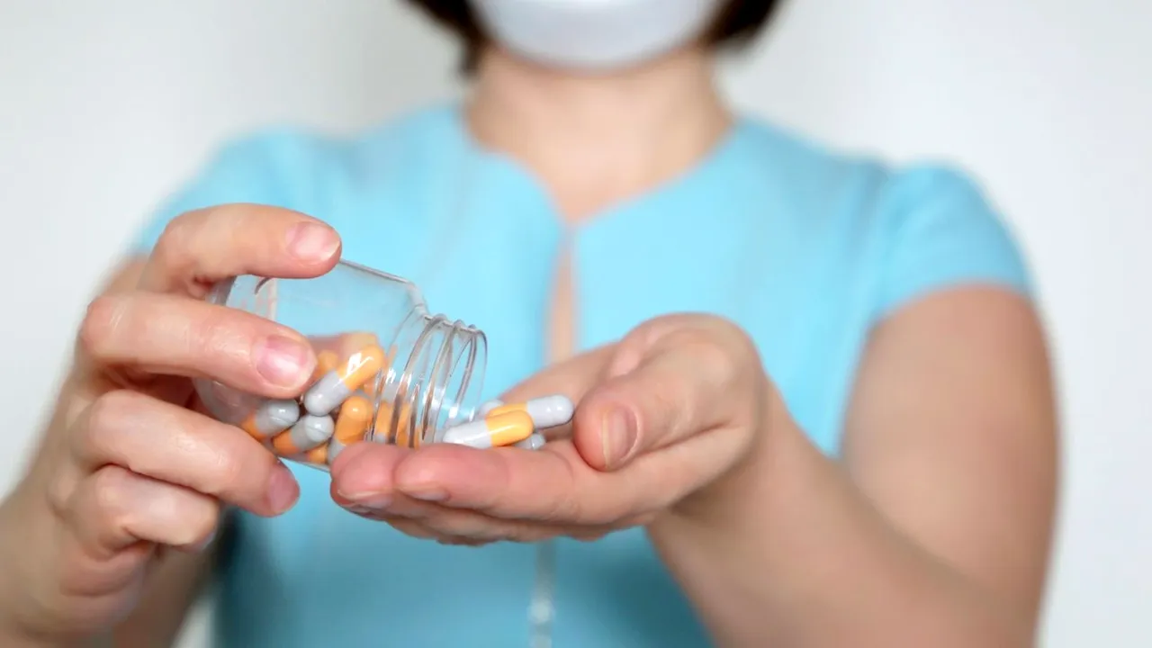 Medicamentele de care trebuie să vă feriţi în timpul pandemiei de COVID-19. „Pot fi un factor agravant pentru infecţie”