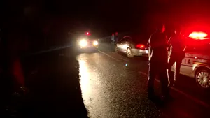 Mai multe persoane, surprinse de viitură pe DN 22A, în judeţul Tulcea