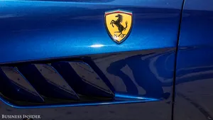 O nouă lovitură pentru oligarhii ruşi. Ferrari îşi suspendă exporturile pentru piaţa din Rusia