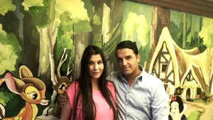 Elena Băsescu A NĂSCUT o fetiţă. Traian Băsescu: Am primit nobilul titlu de bunic. Nepoţica e sănătoasă. Prima FOTOGRAFIE cu preşedintele şi nepoata lui