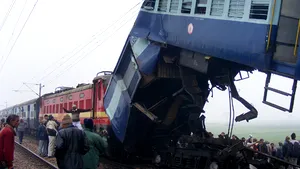 Trei coliziuni feroviare în India, soldate cu zece morţi şi 50 de răniţi