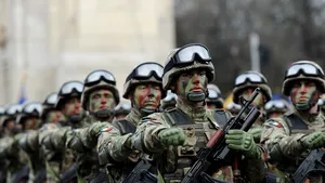 Paradă militară la Bucureşti, de Ziua Naţională a României. 1.500 de militari, 21 salve de tun