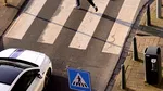 Te lasă fără bani dacă mergi cu telefonul în mână pe zebră? Răspunsul oficial al Italiei după scandalul amenzii de 75 de euro