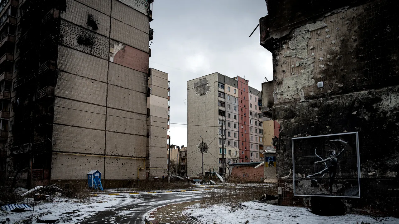 Ucraina protejează arta. Picturile murale ale celebrului Banksy au primit huse rezistente la şocuri