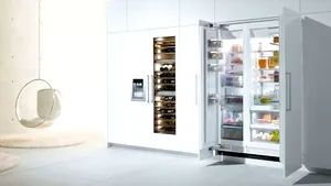 Românii şi luxul pe timp de criză: Cine îşi permite o plasmă de 5.000 de euro sau un frigider la preţ de garsonieră