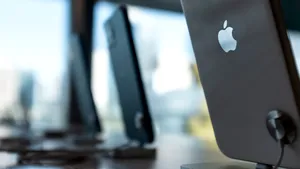 Inedit: Apple nu permite folosirea telefoanelor iPhone de către anumite personaje din filme