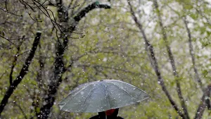 Se schimbă vremea: În Capitală va fi vreme rece, ninge în zonele de munte