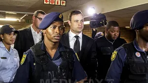 PROCESUL Pistorius: Sportivul, declarat vinovat de omor din culpă, rămâne liber pe cauţiune. Pedeapsa, pronunţată pe 13 octombrie