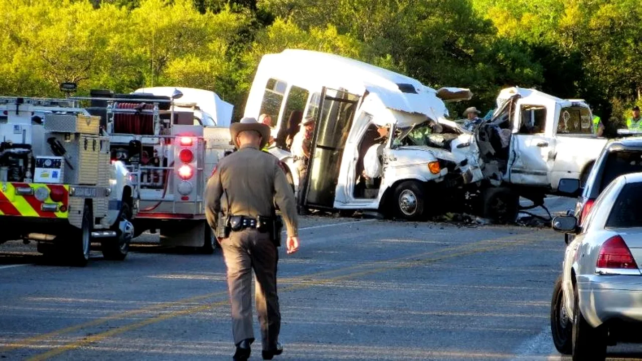 Cel puţin treisprezece morţi, în urma unui accident rutier în sud-vestul Texasului