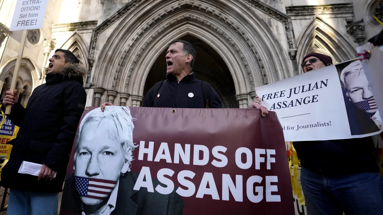 Fondatorul Wikileaks va afla astăzi dacă poate face apel împotriva extrădării. Riscă să facă până la 175 de ani de închisoare în Statele Unite