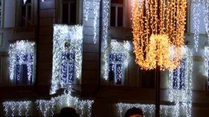 Oraşul Bistriţa, iluminat de Paşte cu ornamentele de Crăciun