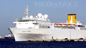 Doi români sunt la bordul vasului de croazieră care pluteşte în derivă în Oceanul Indian