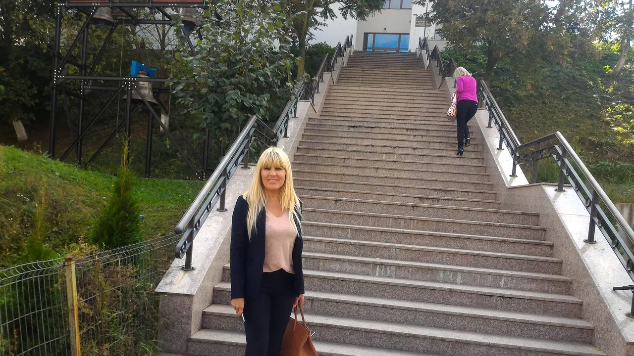 Elena Udrea, la primul curs de master la Teologie: Am avut ceva emoţii, mă simt ca în anii de facultate - FOTO/VIDEO