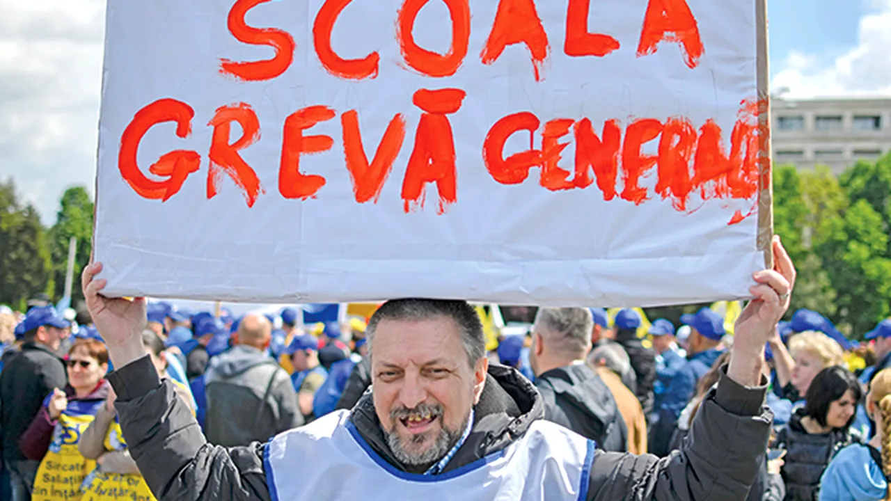 Grevă. Profesorii din nou în stradă. Mii de profesori protestează în Capitală şi în ţară