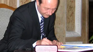 Botoş şi Ţopescu, avansaţi în grad de Băsescu