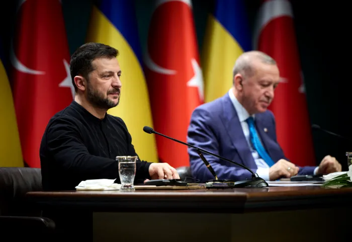 EXTERNE Zelenski a sosit în Turcia pentru discuții despre securitate cu președintele Erdogan