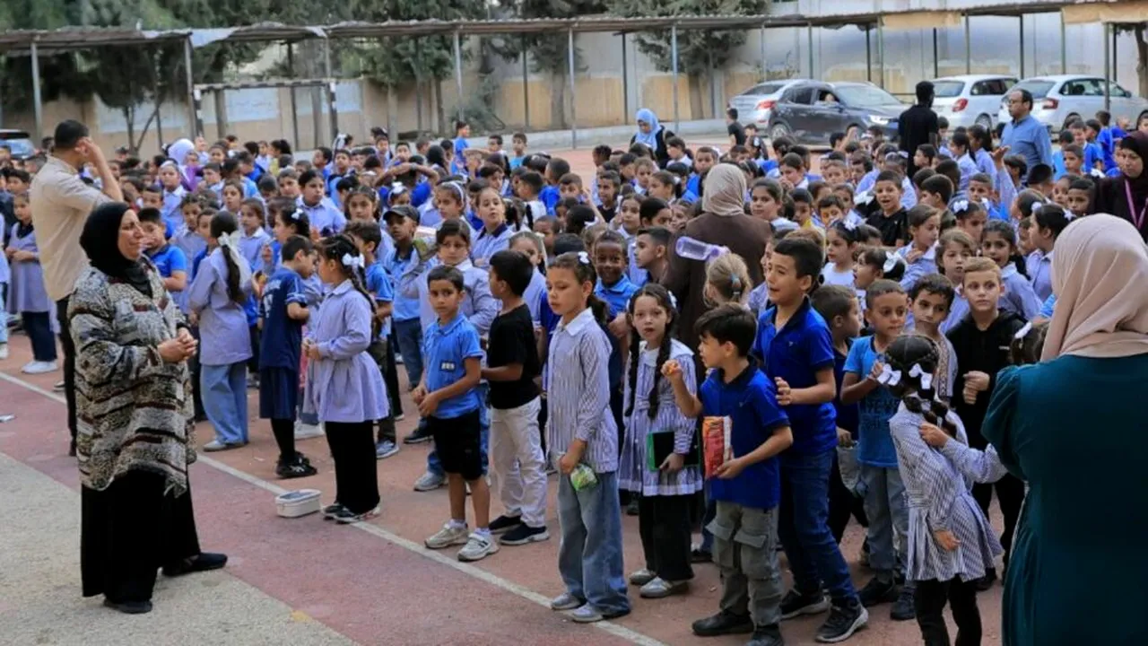 Israelul amână demolarea unui teren de fotbal pentru copii palestinieni