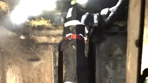 FOTO, VIDEO | Incendiu urmat de explozii la un depozit de butelii din judeţul Vaslui