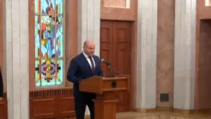 Guvernul tehnocrat Ion Chicu a fost învestit în funcţie la Chişinău: „Primordială este reforma Justiţiei”