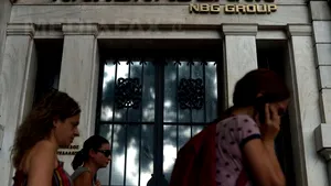 Bursa de la Atena scade cu 23%, după ce a fost închisă cinci săptămâni. Băncile, în declin cu 30%
