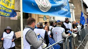 Sindicaliștii din învățământ protestează, din nou, în fața Ministerului Educației. Ce critici aduc Executivului