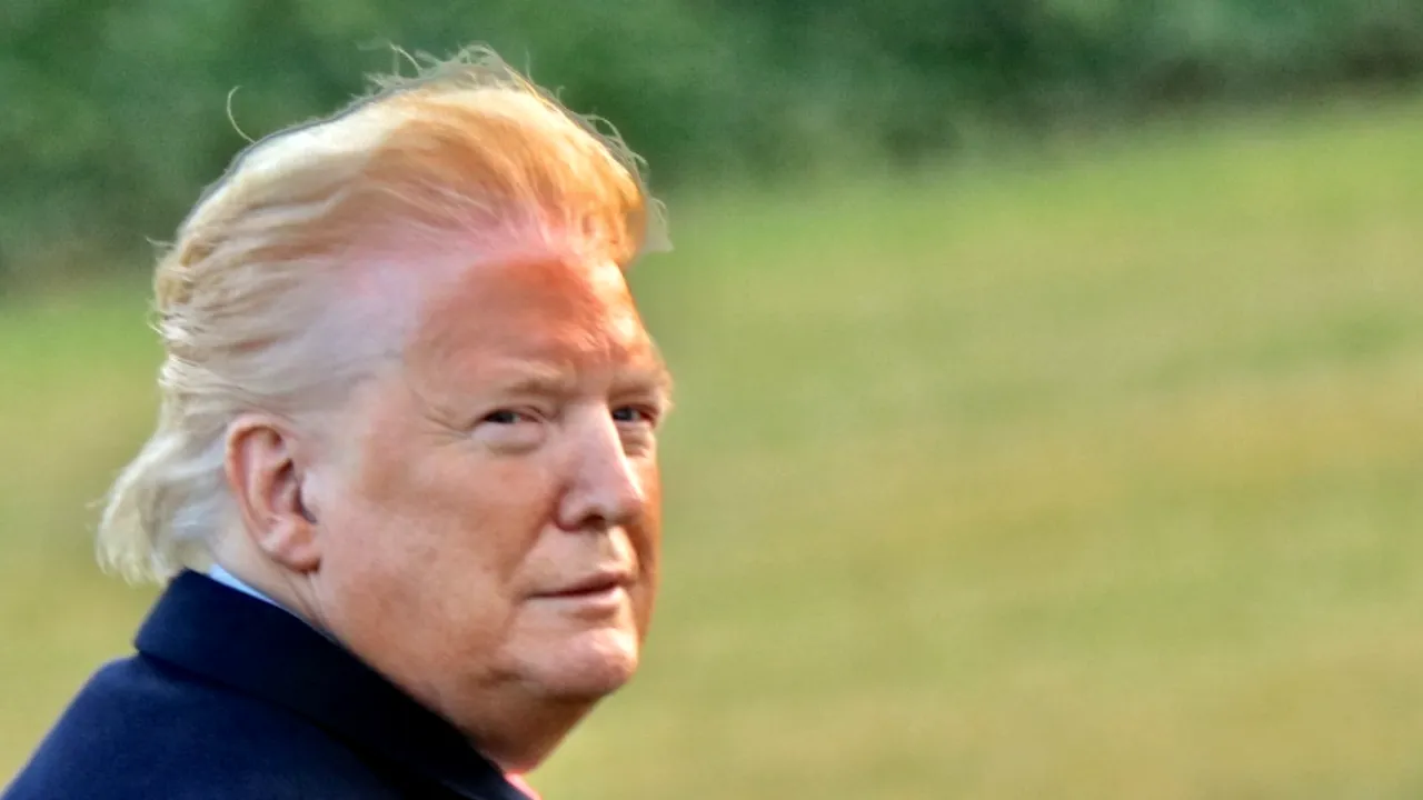 Reacţia lui Donald Trump după ce fotografia cu faţa sa „portocalie” a devenit virală