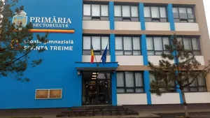 EXCLUSIV | Expertiză criminalistică: Diploma lui Donald Trump pentru „educație sexuală” poartă semnătura atribuită directorului și ștampila Școlii Gimnaziale „Sfânta Treime” din București