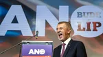 Volodimir Zelenski a avut prima convorbire telefonică cu liderul populist al Cehiei