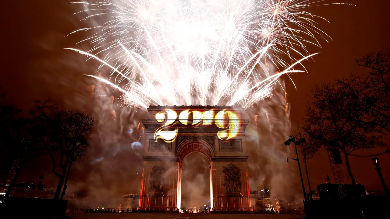VIDEO - Milioane de persoane din întreaga lume au participat la sărbătorirea Anului Nou, în timp ce Paris, Berlin şi Atena au fost gazdele unor incredibile focuri de artificii pentru a marca începutul anului 2019